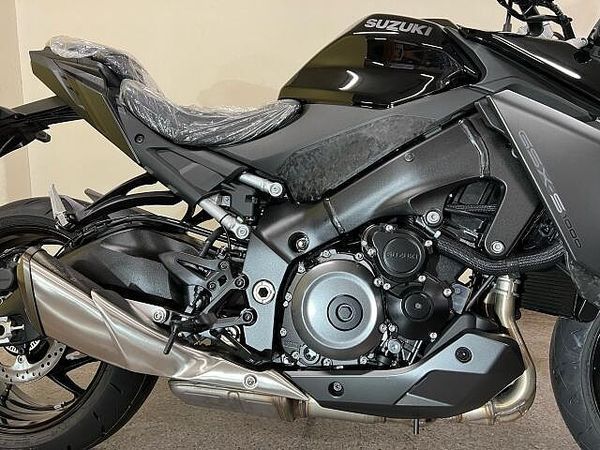スズキ GSX-S1000 店頭現車無し、要取り寄せ車両。 8