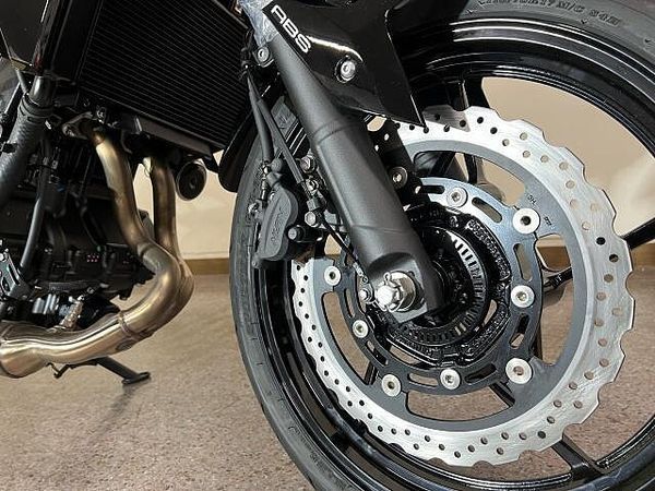 カワサキ Z400 店頭現車無し、要取り寄せ車両。 9