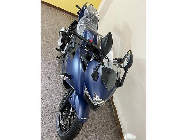 スズキ ジクサー SF250 3