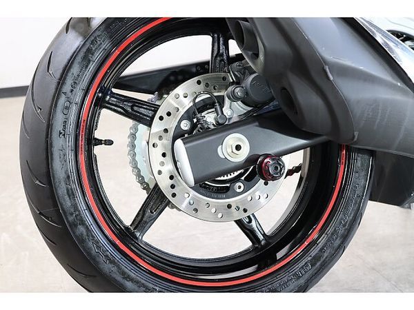 スズキ グラディウス650 メールでお問合せの際は、ronajapan@gmail.com までお気軽にどうぞ! 5