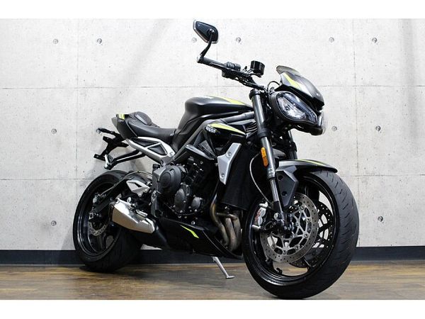 トライアンフ STREET TRIPLE RS メールでお問合せの際は、ronajapan@gmail.com までお気軽にどうぞ! 1