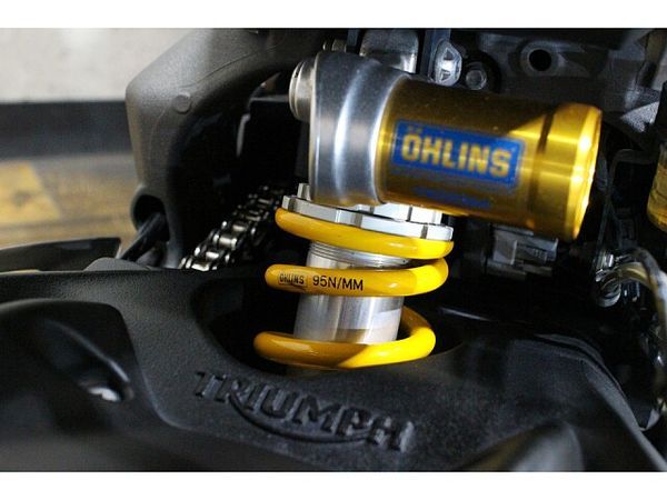 トライアンフ STREET TRIPLE RS メールでお問合せの際は、ronajapan@gmail.com までお気軽にどうぞ! 5