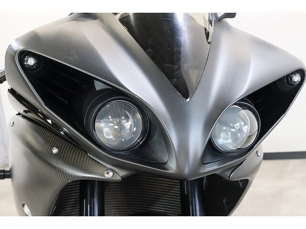 ヤマハ YZF-R1 メールでお問い合わせの際は、ronajapan.shiki@gmail.com まで! 3