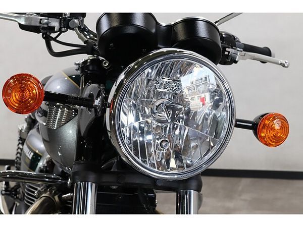 トライアンフ BONNEVILLE T100 メールでお問い合わせの際は、ronajapan.shiki@gmail.com まで! 4