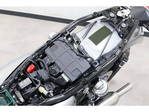 トライアンフ BONNEVILLE T100 メールでお問い合わせの際は、ronajapan.shiki@gmail.com まで! 7