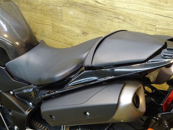 ヤマハ YZF-R1 2