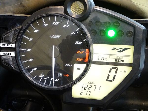 ヤマハ YZF-R1 6