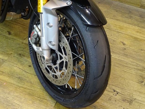 トライアンフ THRUXTON RS 8