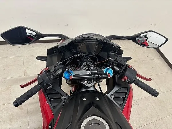 ホンダ CBR250RR (MC51) 【マル得】CBR250RR 2020年モデル アクラポビッチ製サイレンサー装備 10