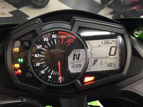 カワサキ ZX-25R NINJA ZX-25R SE【フルカウル4気筒・クイックシフター・USB電源】 10