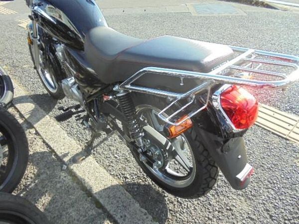 ホンダ CBF125 リアキャリア標準装備 5
