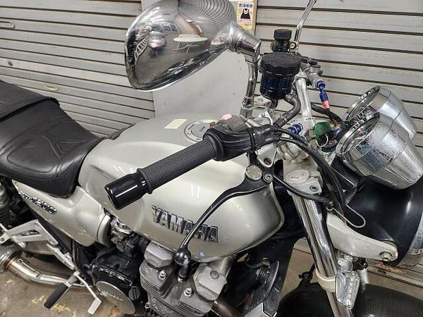 ヤマハ XJR1200 これぞオートバイ!という風格漂う空冷ビッグネイキッド! 6