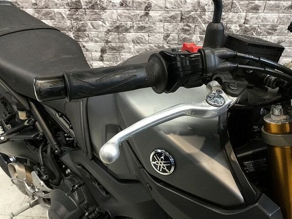ヤマハ MT-09 【マル得車輛】MT-09 サイドバッグサポート エンジンガード 赤キー有り!! 8