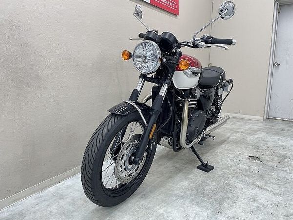 トライアンフ BONNEVILLE T100 ボンネビルT100 2023年モデル 左右バックサポート装備 5