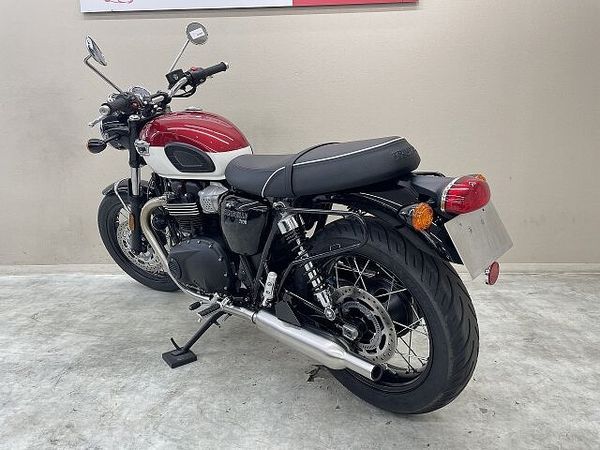 トライアンフ BONNEVILLE T100 ボンネビルT100 2023年モデル 左右バックサポート装備 6