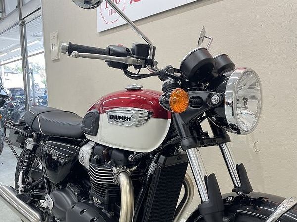 トライアンフ BONNEVILLE T100 ボンネビルT100 2023年モデル 左右バックサポート装備 8