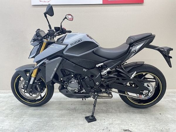 スズキ GSX-S1000 GSX-S1000 2022年モデル OVER製スライダー ヨシムラ製エンジンガード デイ 3