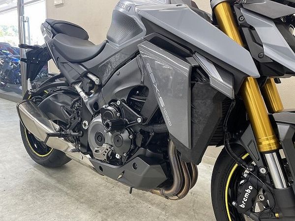 スズキ GSX-S1000 GSX-S1000 2022年モデル OVER製スライダー ヨシムラ製エンジンガード デイ 9