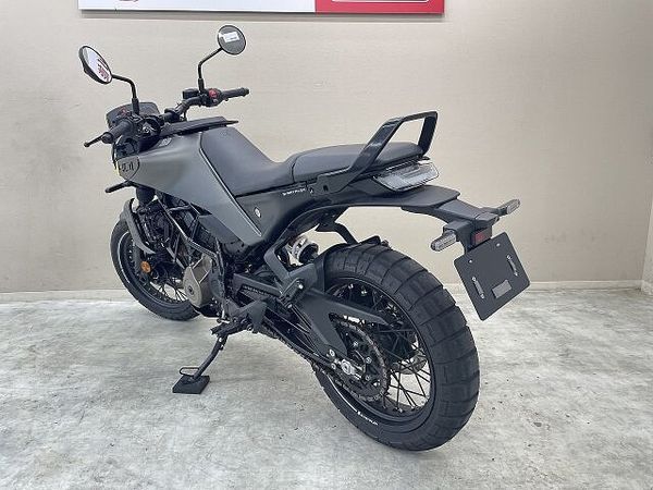 ハスクバーナ SVARTPILEN 401 スヴァルトピレン401 2024年現行モデル ワンオーナー ライトガード装備 6