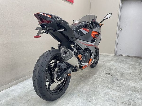 カワサキ ニンジャ 400 NINJA400 ヨシムラ製マフラー スモークスクリーン ハイシート USBポート フェン 5