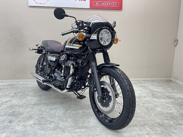 カワサキ W800 CAFE 【スピード納車】W800カフェ 2022年モデル エンジンガード グリップヒーター バック 2