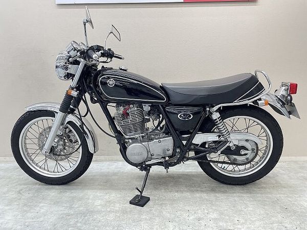 ヤマハ SR400 SR400 キャブモデル ハリケーン製ハンドル カスタムウィンカー装備 3