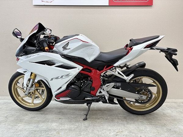 ホンダ CBR250RR (MC51) CBR250RR【マル得】 アクラポヴィッチ製マフラー 純正OPクイックシフター USBポ 3