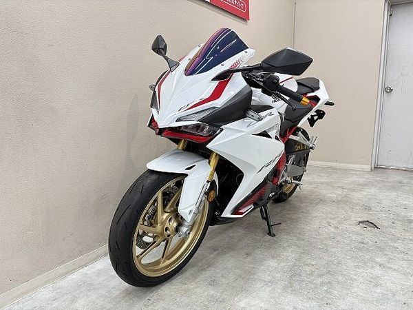 ホンダ CBR250RR (MC51) CBR250RR【マル得】 アクラポヴィッチ製マフラー 純正OPクイックシフター USBポ 5