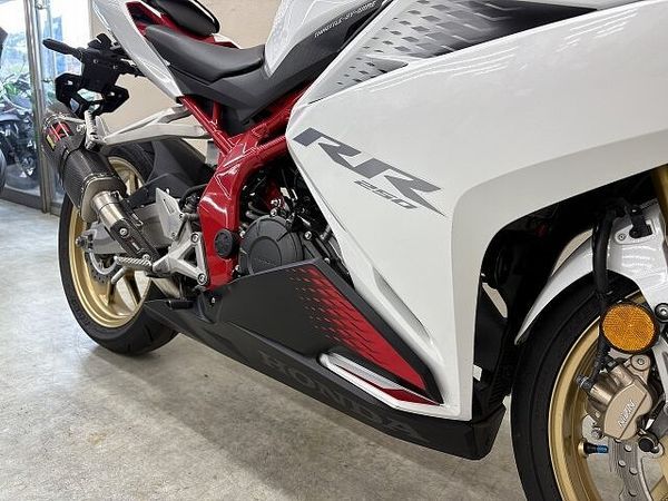 ホンダ CBR250RR (MC51) CBR250RR【マル得】 アクラポヴィッチ製マフラー 純正OPクイックシフター USBポ 9