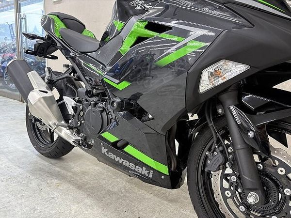 カワサキ ニンジャ 400 NINJA400 2019年モデル フレームスライダー マルチバー USBポート装備 9