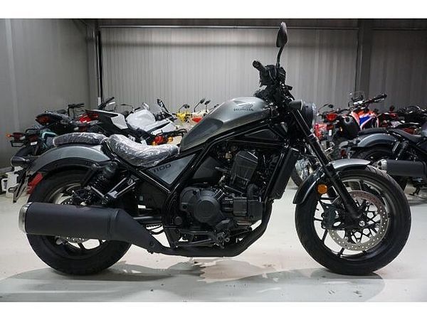 ホンダ レブル1100 抜群のスタイルと迫力あるエンジンを誇るシリーズ上位のレブルは充実な装備と足つき性が魅力です 1