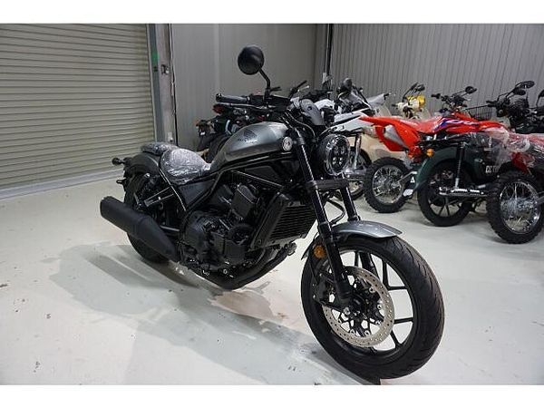 ホンダ レブル1100 抜群のスタイルと迫力あるエンジンを誇るシリーズ上位のレブルは充実な装備と足つき性が魅力です 8