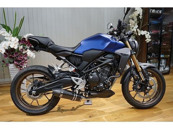 ホンダ CB250R 店舗記念特典として、全国配送料無料(北海道・沖縄・離島は別途1.5万円要)です 1
