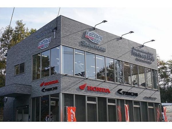ホンダ CB250R 店舗記念特典として、全国配送料無料(北海道・沖縄・離島は別途1.5万円要)です 3