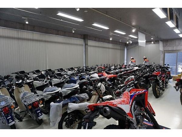 ホンダ CB250R 店舗記念特典として、全国配送料無料(北海道・沖縄・離島は別途1.5万円要)です 4