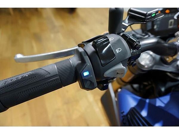 ホンダ CB250R 店舗記念特典として、全国配送料無料(北海道・沖縄・離島は別途1.5万円要)です 8
