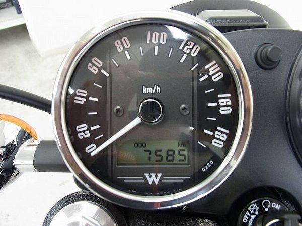 カワサキ W800 STREET W800 STREET(W800ストリート) 2019年モデル/エンジンガード/USBポー 8