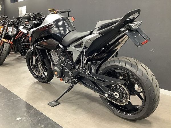 KTM 790 DUKE 【KTM小山認定中古車】790DUKE ワンオーナー フェンダーレス USB電源 バーエン 8