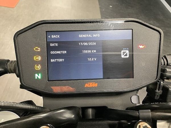 KTM 790 DUKE 【KTM小山認定中古車】790DUKE ワンオーナー フェンダーレス USB電源 バーエン 9