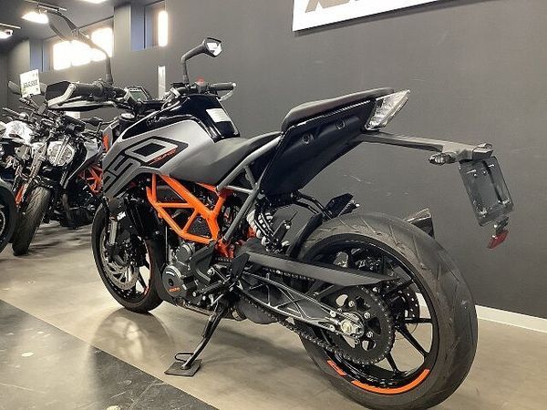 KTM 250 DUKE 【KTM小山認定中古車】250DUKE 2021年モデル アクラポビッチマフラー ハンドガ 6