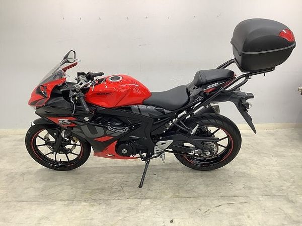スズキ GSX-R125 【7月限定】GSX-R125 2021年モデル リアボックス装備! 5