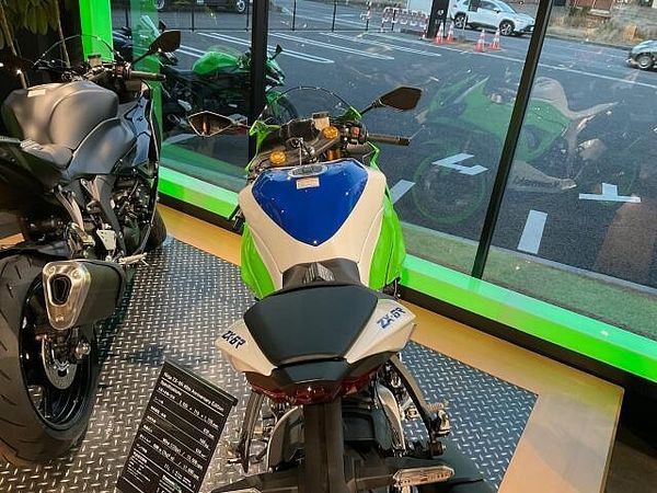 カワサキ ZX-6R ついにZXRカラーが復活! 5