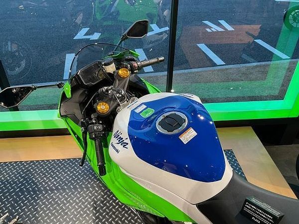 カワサキ ZX-6R ついにZXRカラーが復活! 7