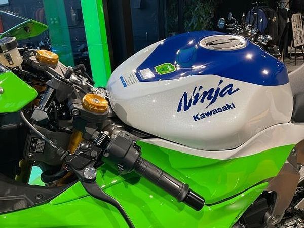 カワサキ ZX-6R ついにZXRカラーが復活! 8