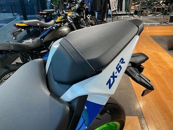 カワサキ ZX-6R ついにZXRカラーが復活! 9