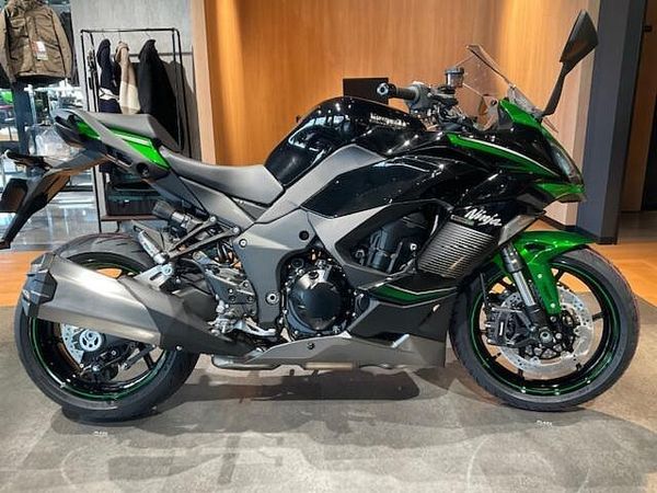 カワサキ ニンジャ 1000 (Z1000SX) 人気のNinja1000SXの2023年モデルを入荷しました。 1