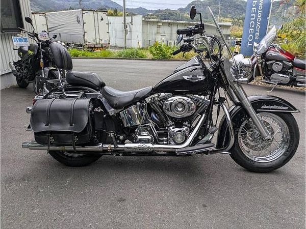 ハーレーダビッドソン FLSTN SOFTAIL DELUXE クラシックタイプのハーレー入荷しました。一番ハーレーらしいスタイルのFLSTNです。 1