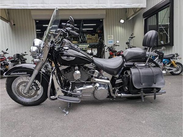 ハーレーダビッドソン FLSTN SOFTAIL DELUXE クラシックタイプのハーレー入荷しました。一番ハーレーらしいスタイルのFLSTNです。 5