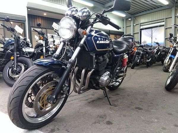 カワサキ ZRX400II ZRX-II久々に入荷しました。カワサキ水冷4気筒、ミドルスポーツネイキッドの筆頭マシン。 4