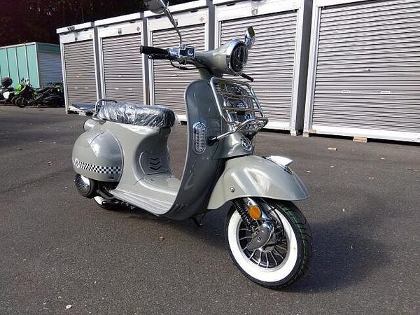 その他 Modena 125 英国の古き良き時代を現代に反映させた老舗バイクメーカーAJS、モデナ125。 2